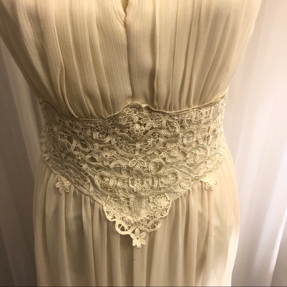 Suzy Shier - Floaty Lace Dress in Antiqued Ivory - Size M - Picture 5 of 11